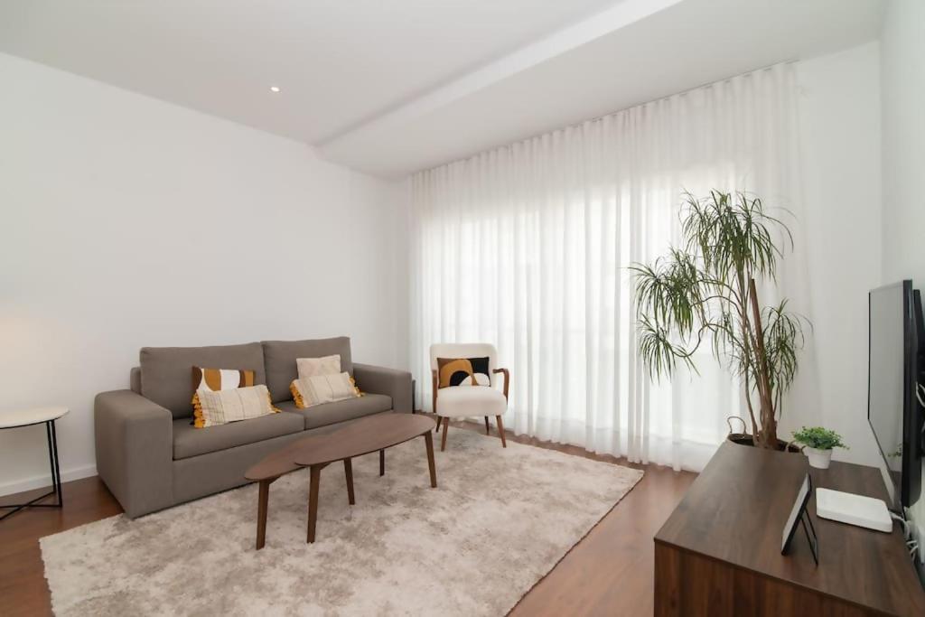 Cozy Sea View Apartment Near City & Airport Ponta Delgada Buitenkant foto