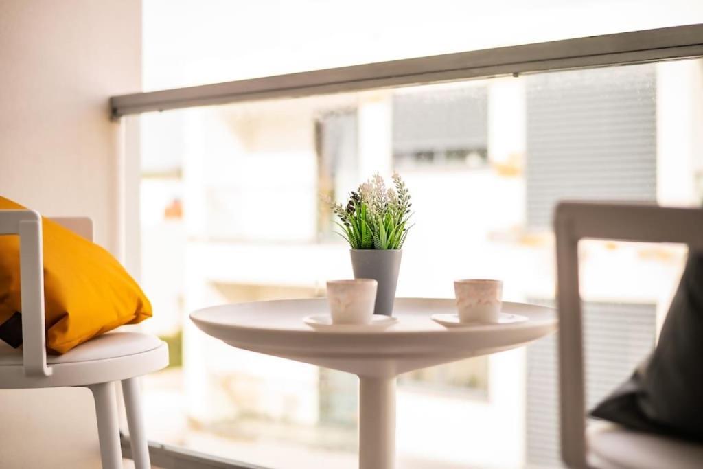 Cozy Sea View Apartment Near City & Airport Ponta Delgada Buitenkant foto