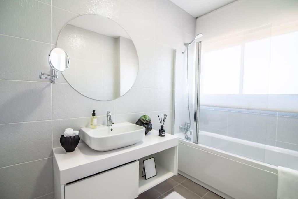Cozy Sea View Apartment Near City & Airport Ponta Delgada Buitenkant foto